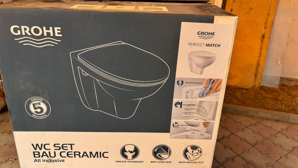 Унитаз GROHE керамика , вместе с крышкой