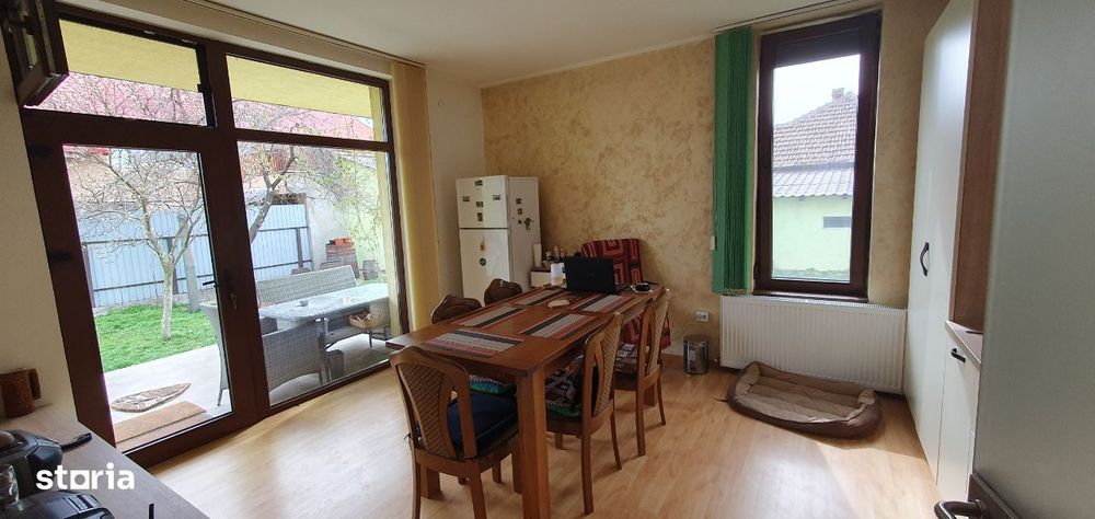 Proprietar vând casă individuală pe colț în zonă liniştită