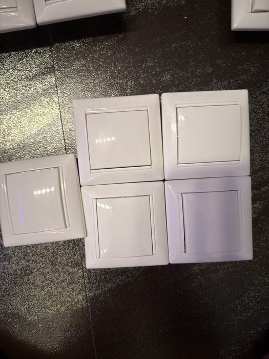 Vand prize si intrerupatoare Legrand Valeo 44 bucati