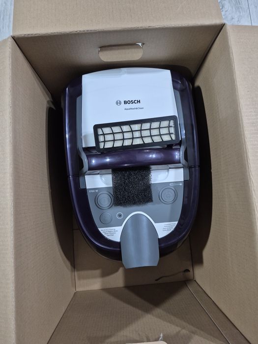 Aspirator BOSCH BWD41740 cu spalare