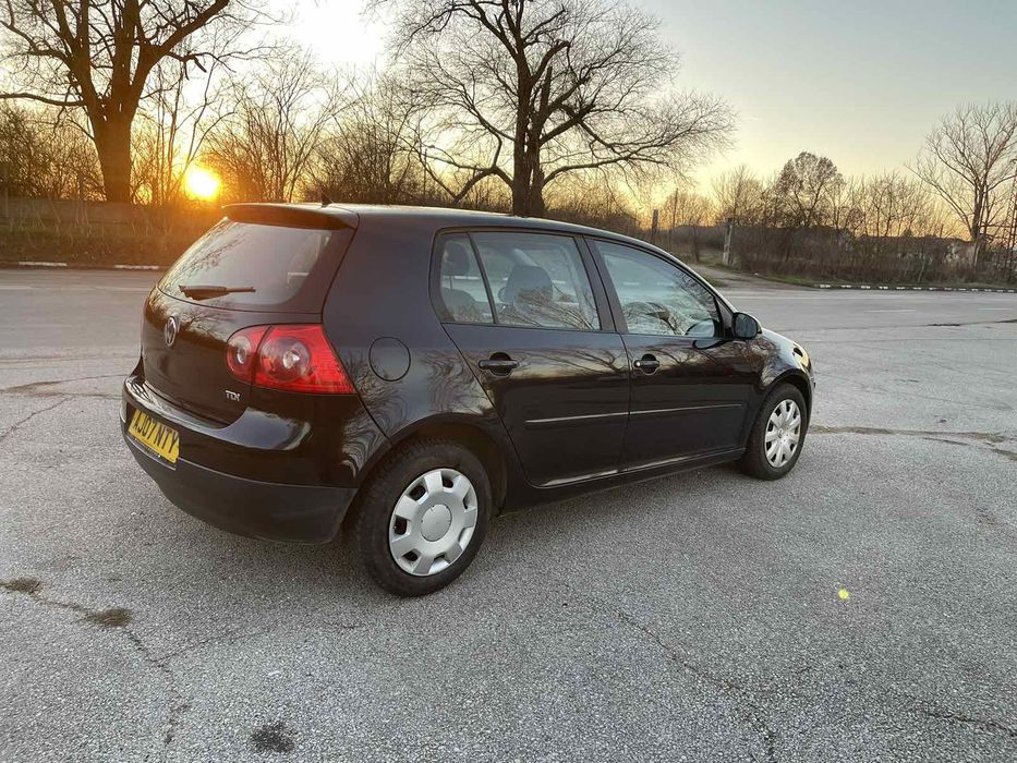 Продавам голф 5 1.9 105кс на части