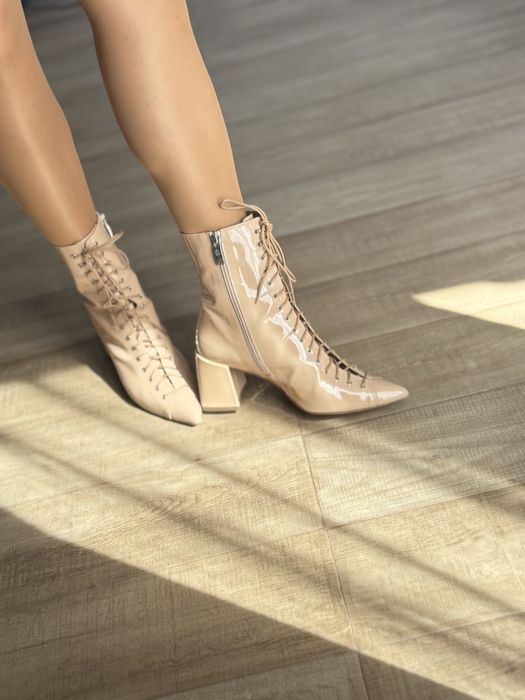 Боти на марката INGILIZ