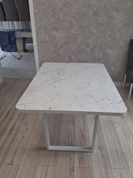 Продам обеденный стол