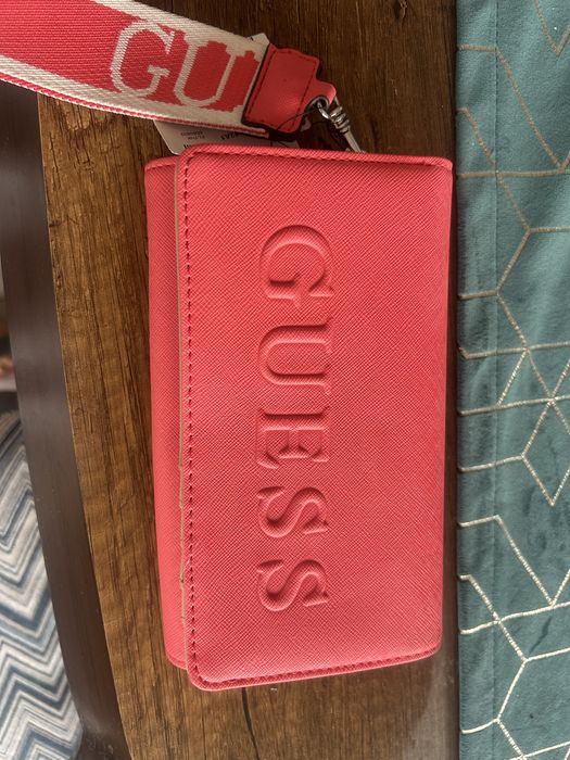 Дамско портмоне Guess