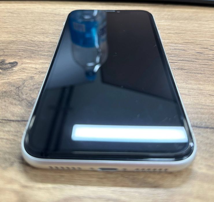 Iphone 11 64 gb ..