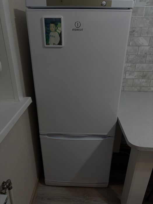 Продам холодильник высота 1.50 Индезит