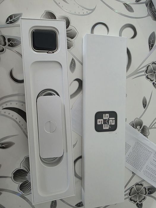 Vând Apple Watch SE 2