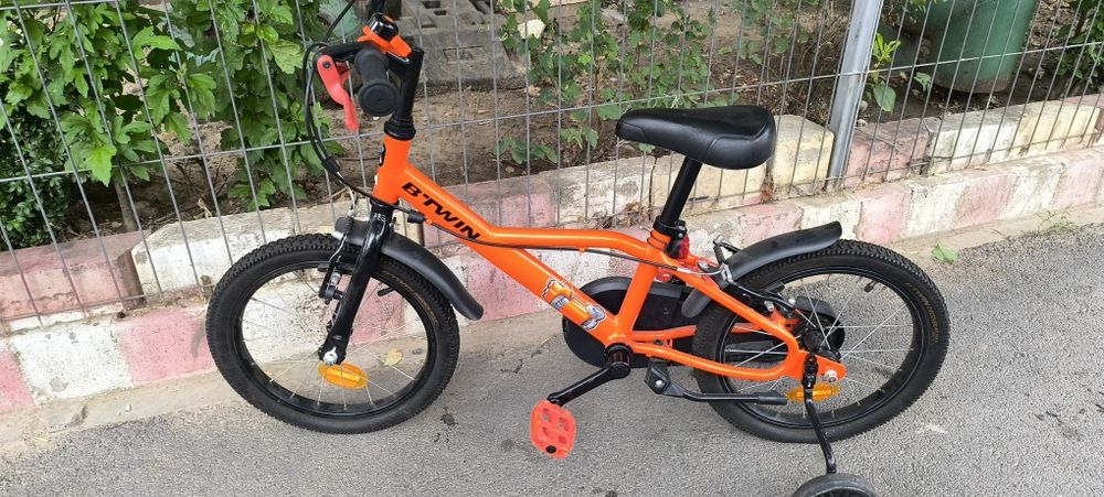 Bicicleta BTWIN că și nouă.