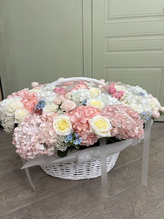 Корзина цветов , свежие
