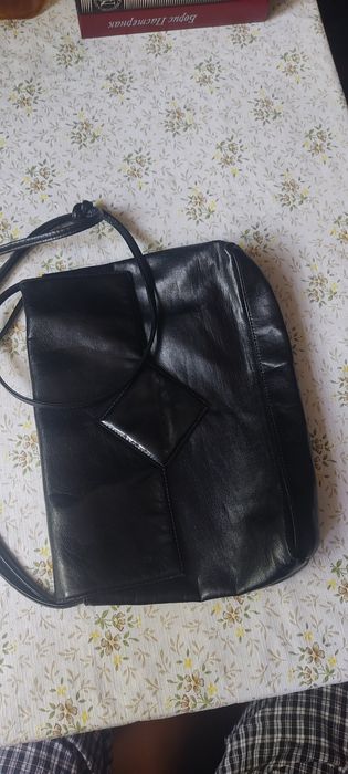 Сумочка кожаная.