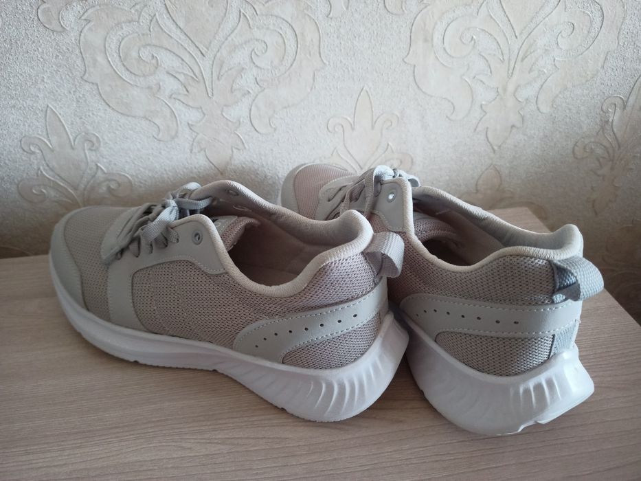 Кроссовки новые.
