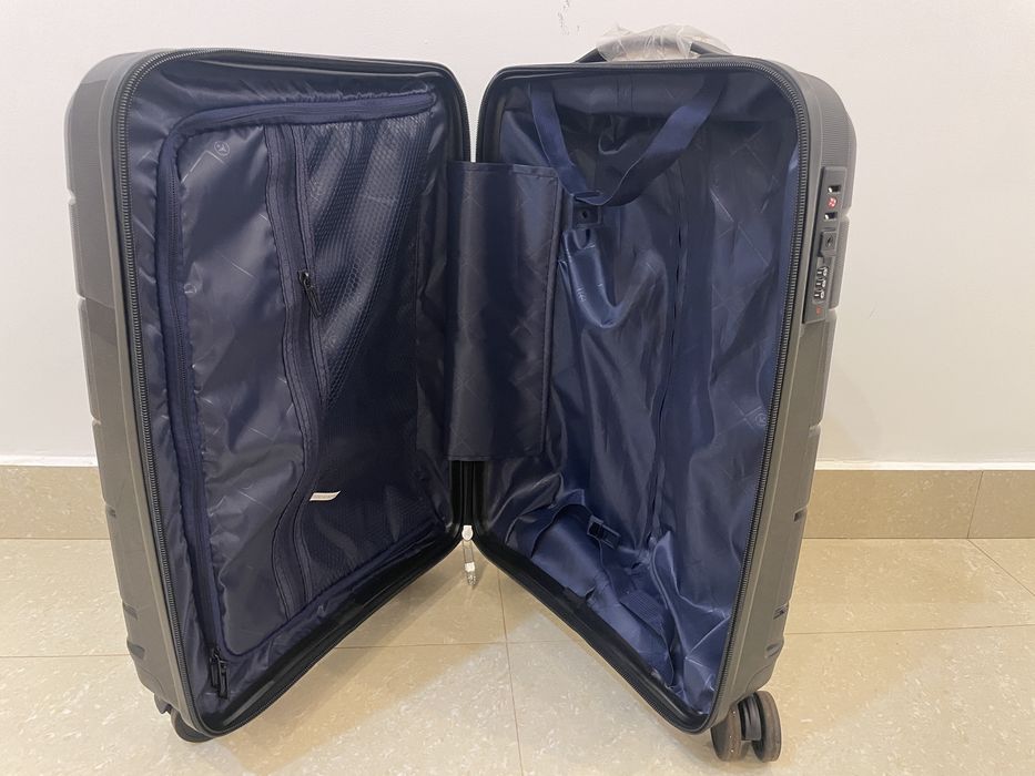 Дорожный чемодан