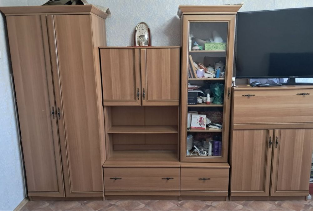 Продам 4-х секционную стенку