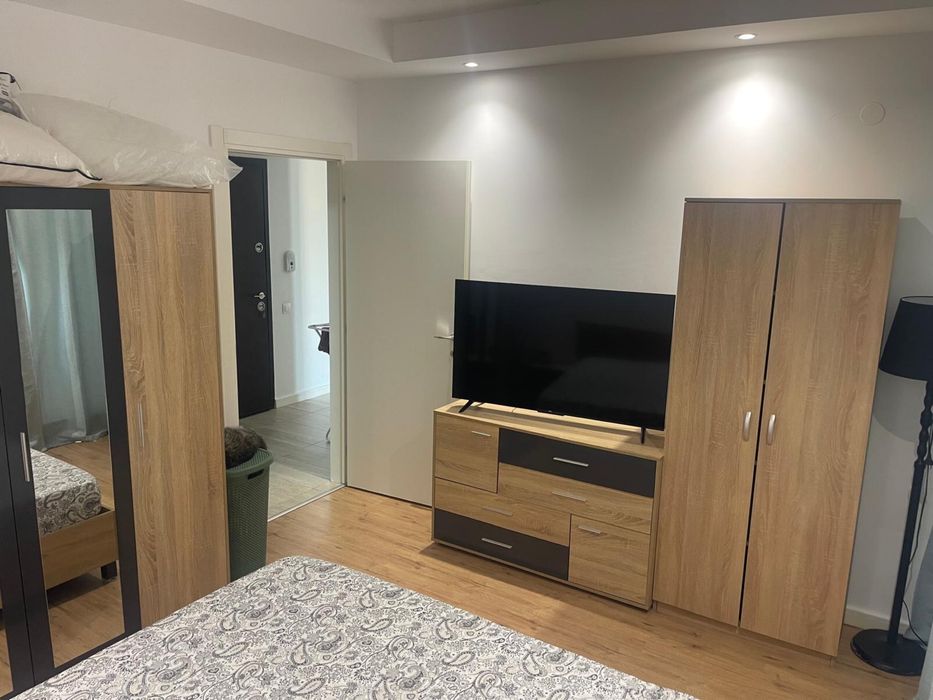 Inchiriez apartament