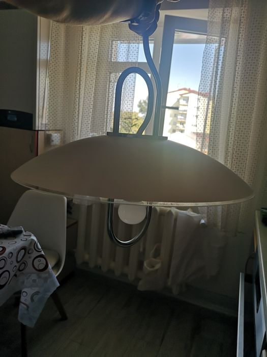 Lustra din sticla