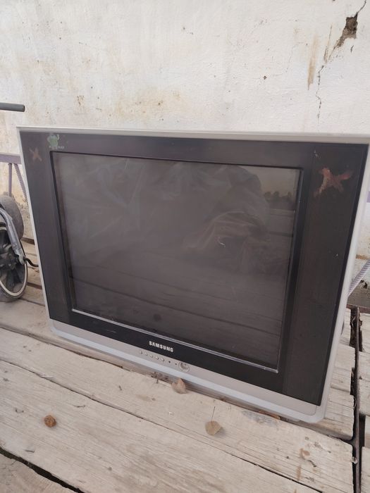 Телевизор срочно сотилади