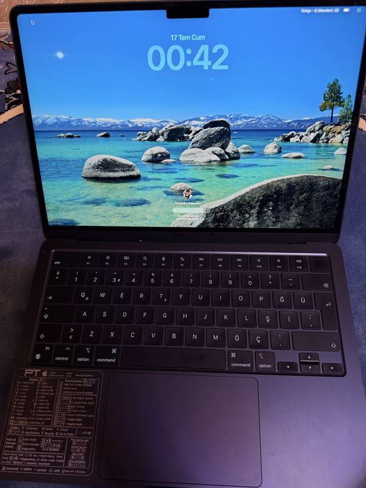 Macbook air13.2 16gb/256GB M2 Holati juda ideal yengi disayam boladi