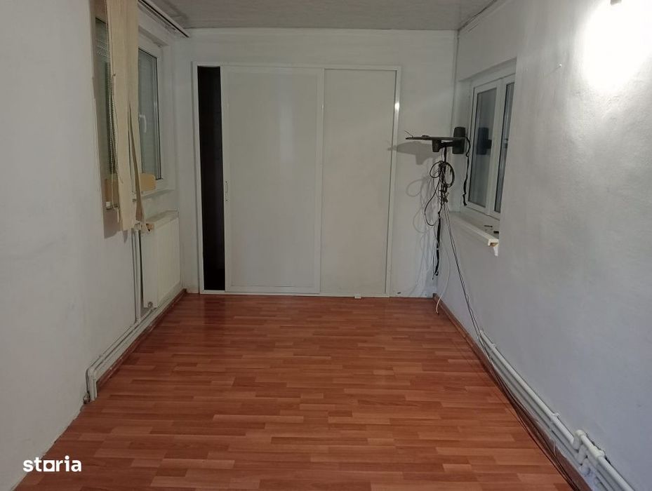 - Apartament 2 camere, Calarasi 4, parter cu balcon 15,3 mp.