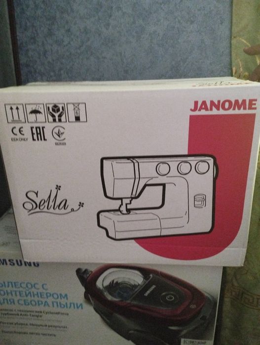 Швейная машина Janome Sella