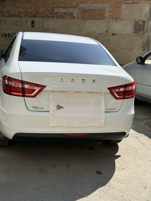 Продам авто машину VESTA
