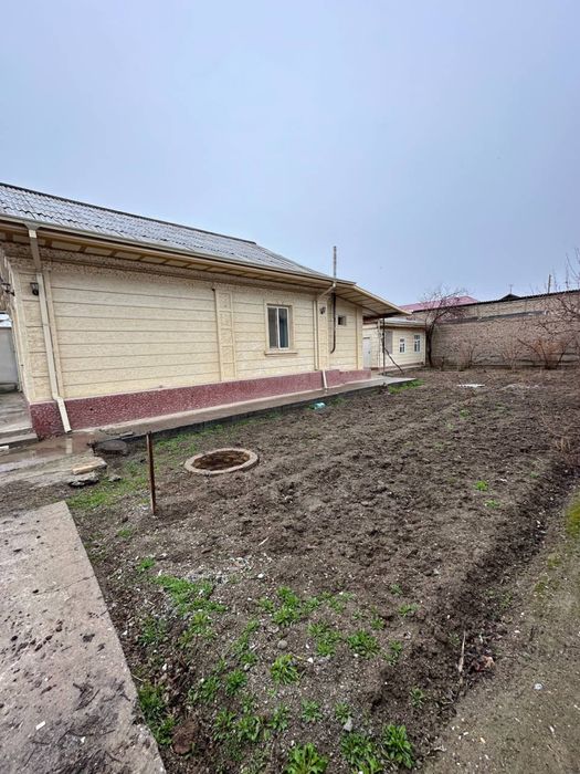 Участок в военном городке. Harbiy shaharchadagi uchastkasi.