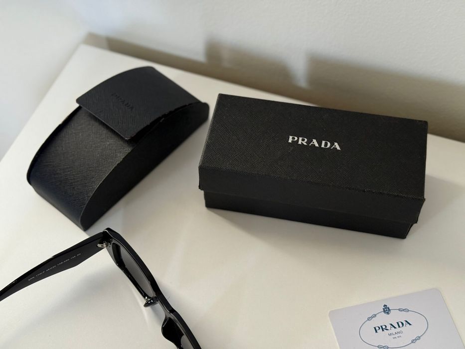 Ochelari de soare Prada