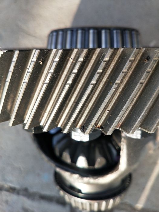 Редуктор передный Тайота Естима 3л