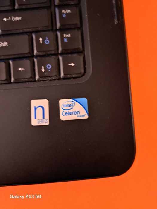 Продавам лаптоп Dell vostro 1015 работещ