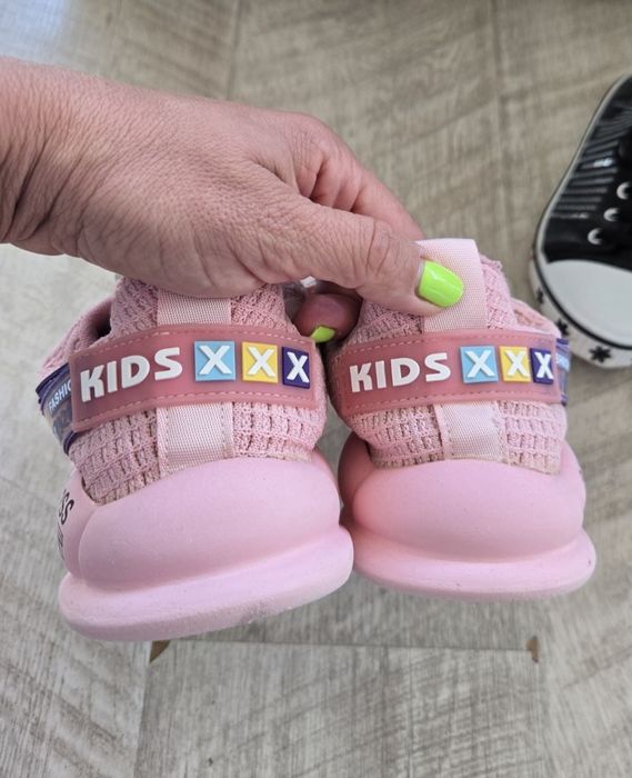 Обувки за момиче размер 32 и 34