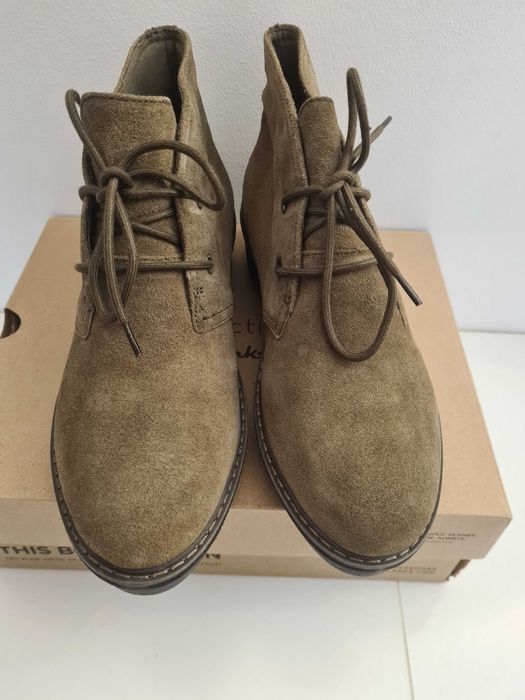 Велурени боти Clarks