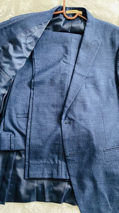 Продам смокинг брючьки имееться .