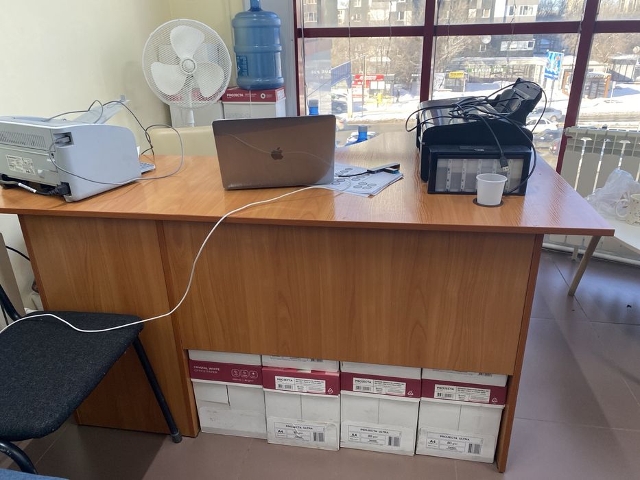 Продам офиснные столы