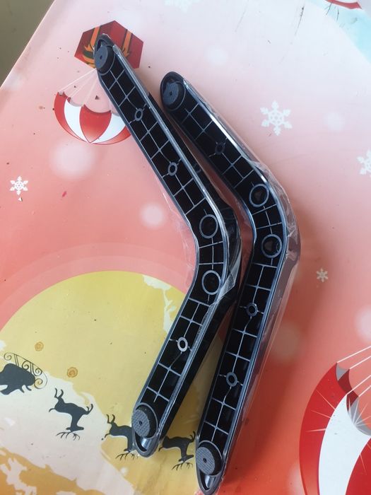 suporturi  tv  fără șuruburi și 2 cu șuruburi