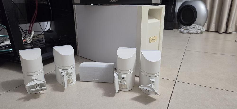 Sistem 5.1 Bose Lifestyle V20 cu subwoofer activi si sateliti dubli