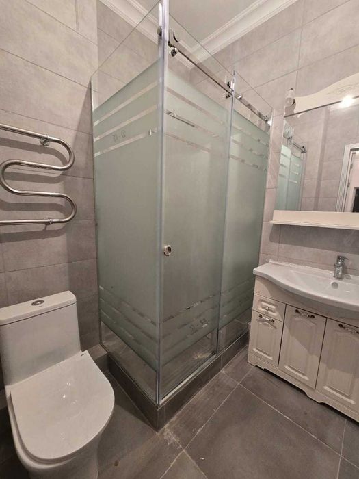 Изготовление душевых кабин и перегородок из стекла