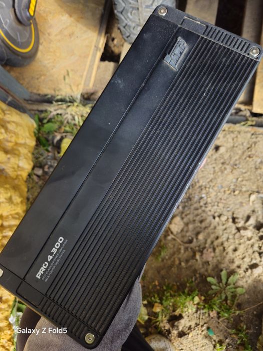 Автомобильный 4-канальный усилитель