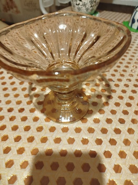 Продам новую вазу  1300