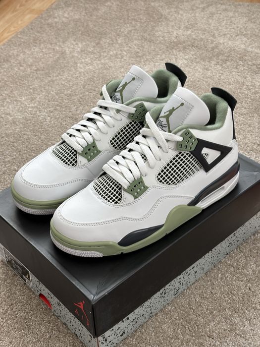 Jordan 4 olive 41 / 42.5 full box