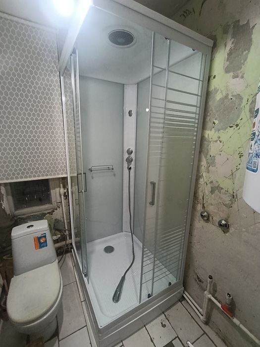 Установка душевых кабин