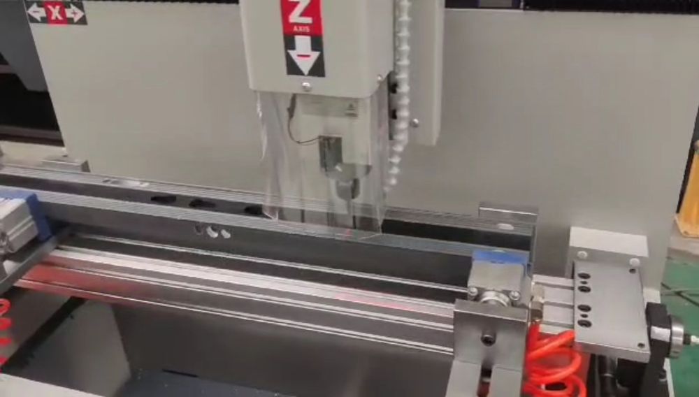 CNC фреза за всички видове цветни метали-алуминий, PVC, дърво, дограма