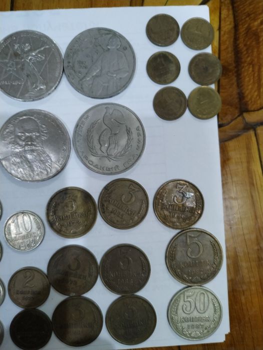 Советские рубли металлические ( на фото) и монеты
