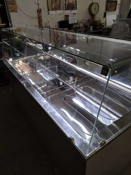 Производство и продажба на кулинарни студени и топли щанд витрини