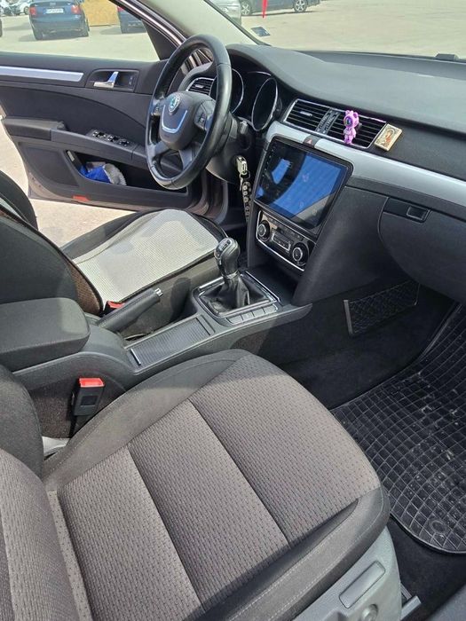 Skoda Superb 2011