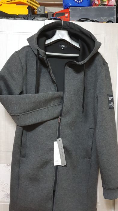 Продам кроссовки новые 40 разм.