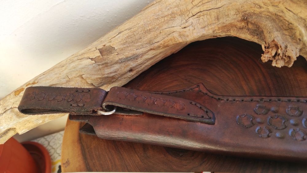 Ловен нож за подарък.