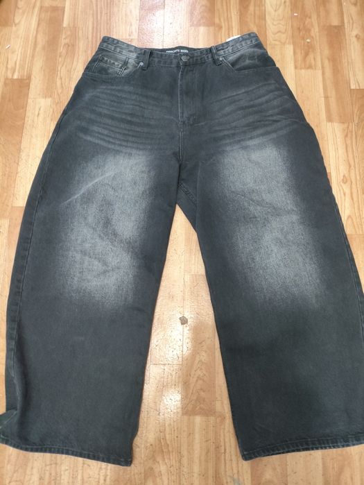 Широкие , стильные джинсы