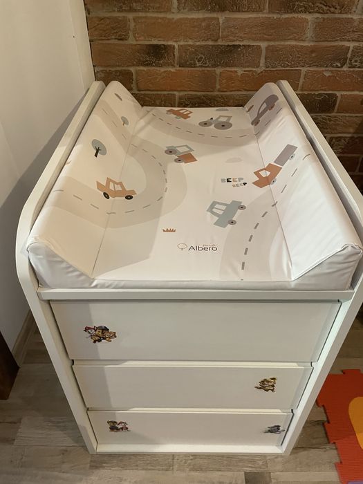 Креват със скрин за повиване