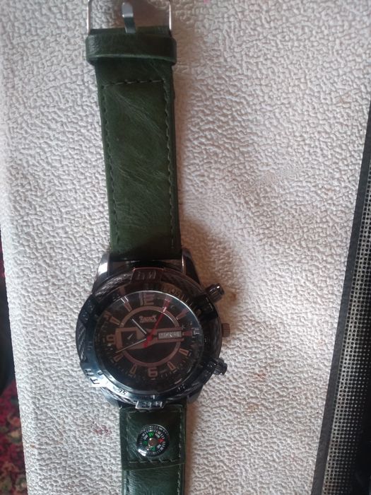 Продается кварцевые Часы мужские