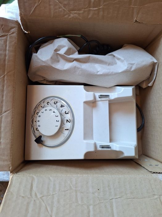 Telefoane vechi dar funcționale.