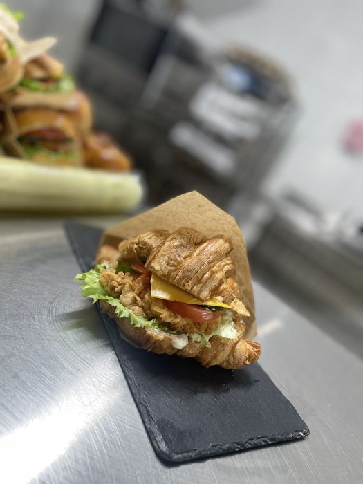 Бургеры, круасаны, панини